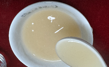 多少媽媽栽在輔導(dǎo)作業(yè)上！姥姥端來的一杯溫?zé)嵊袡C(jī)葛根粉，竟成了情緒 “滅火器”